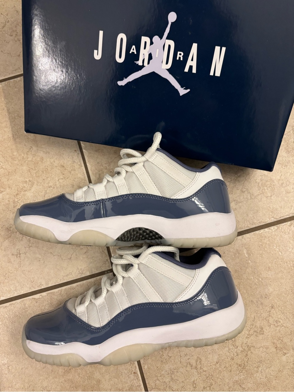 Air Jordan 11 Retro Low Diffused Blue Youth 6.5 style FV5121-104 *Like New*